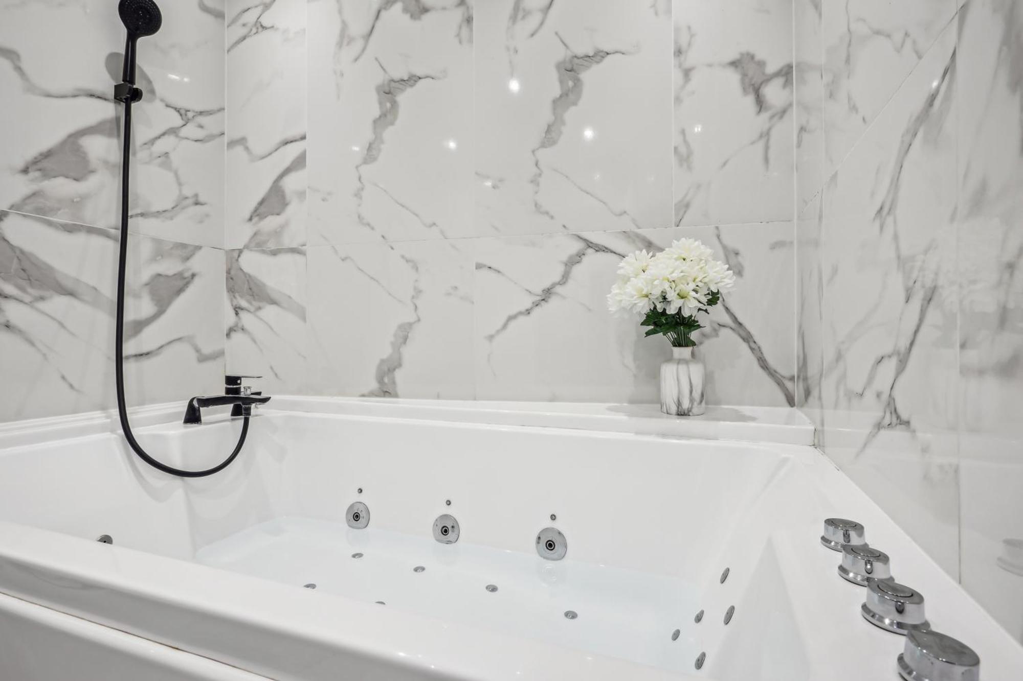 Studio Avec Jacuzzi & Vue Sur Le Parc Soubiran Dammarie-les-Lys Exterior photo
