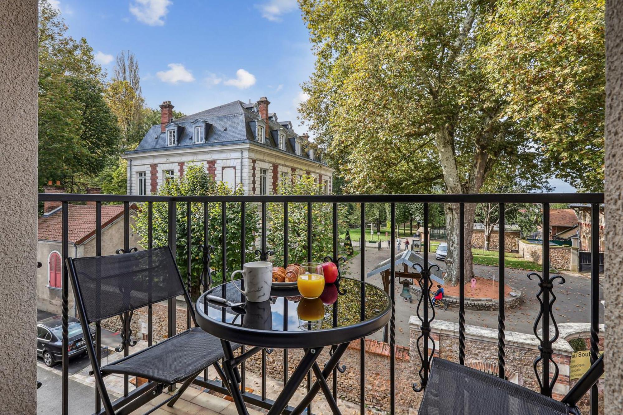 Studio Avec Jacuzzi & Vue Sur Le Parc Soubiran Dammarie-les-Lys Exterior photo